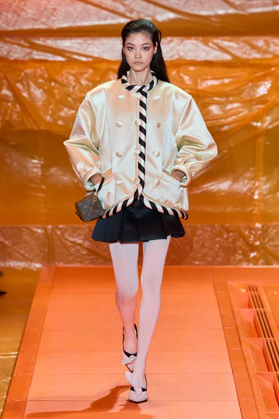 Look 18